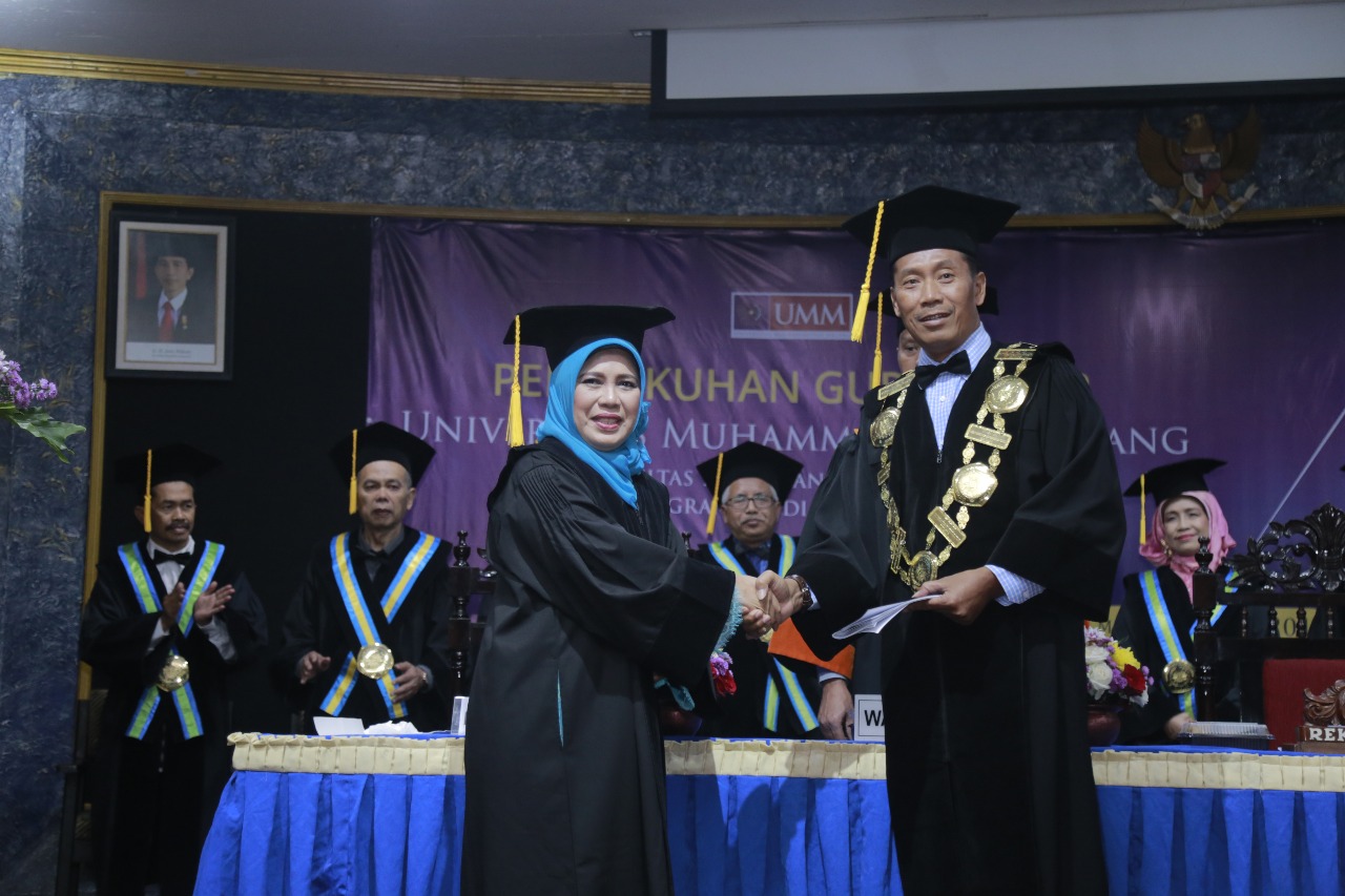   Proses pengukuhan guru besar Prof. Dr. drh. Lili Zalizar, M.S. ليتزامن مع يوم